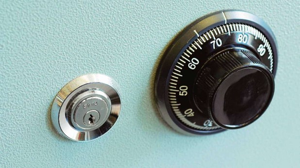 Έκλεψαν χρηματοκιβώτιο από σπίτι επιχειρηματία